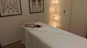 Behandlinger med akupunktur og massage i KliniQ. Alternativ behandling